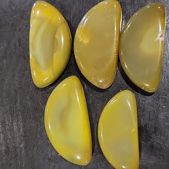 Green Crystal Tumbled (5) - Picture 2 of 4